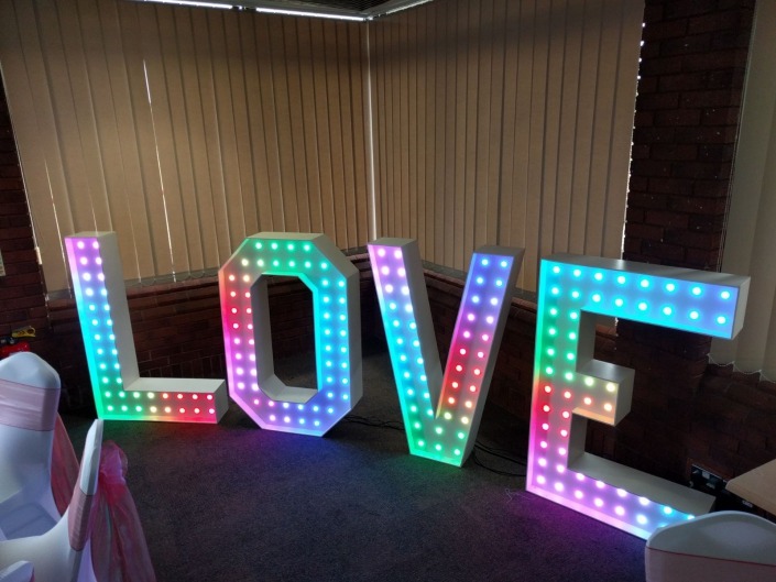 4ft-colour-changing-led-love-letters-hire-mountbettern-center