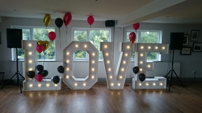 5ft LOVE at the Churchillian Pub Portsmouth